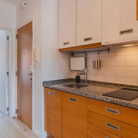 Appartement Sunny Design In Praca Flores By Lovelystay Lissabon