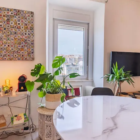 Appartement Sunny Design In Praca Flores By Lovelystay Lissabon