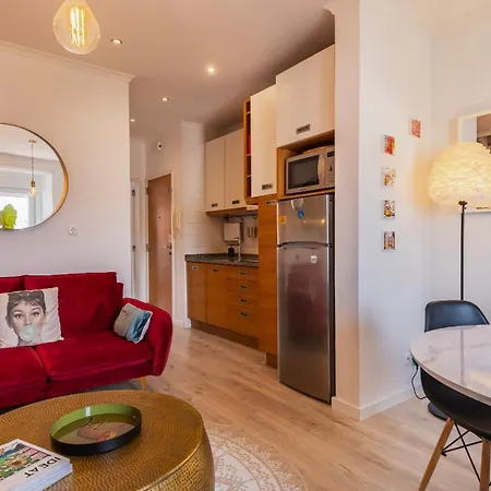 Appartement Sunny Design In Praca Flores By Lovelystay *