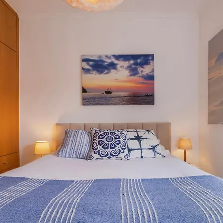 Апартаменты Sunny Design In Praca Flores By Lovelystay Лиссабон