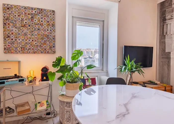 Appartement Sunny Design In Praca Flores By Lovelystay Lissabon