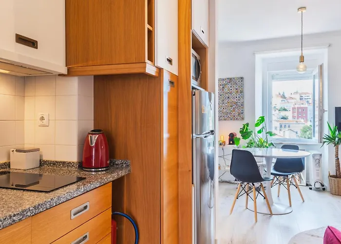 Appartement Sunny Design In Praca Flores By Lovelystay *